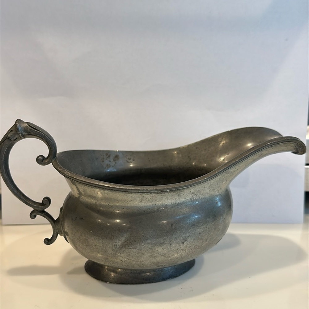 WALKER & HALL Seffield England Pewter Sauce/Gravy Boat Fully Stamped